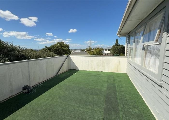 at 26 Tiroroa Avenue, Te Atatu South, Waitakere City, Auckland
