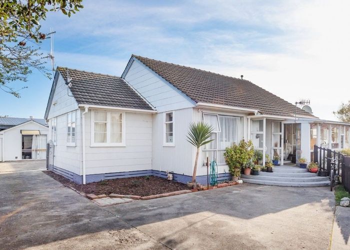  at 6 Thames Street, Roslyn, Palmerston North