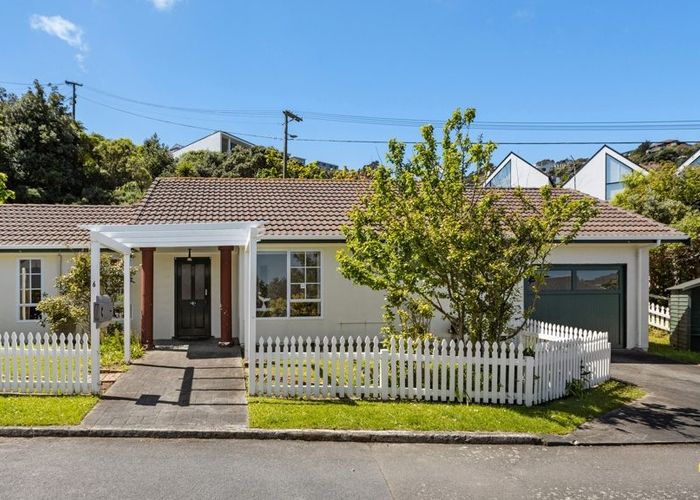  at 6 Erskine Close, Island Bay, Wellington
