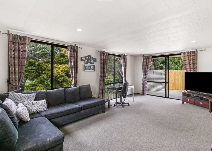  at 2/18 Cypress Place, Sunnynook, North Shore City, Auckland