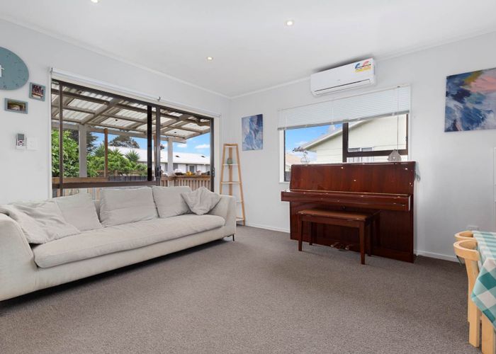  at 2/3 Seaward Place, Wattle Downs, Manukau City, Auckland