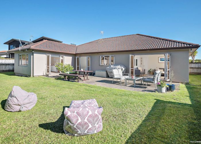  at 9 Bronwylian Drive, Flat Bush, Auckland