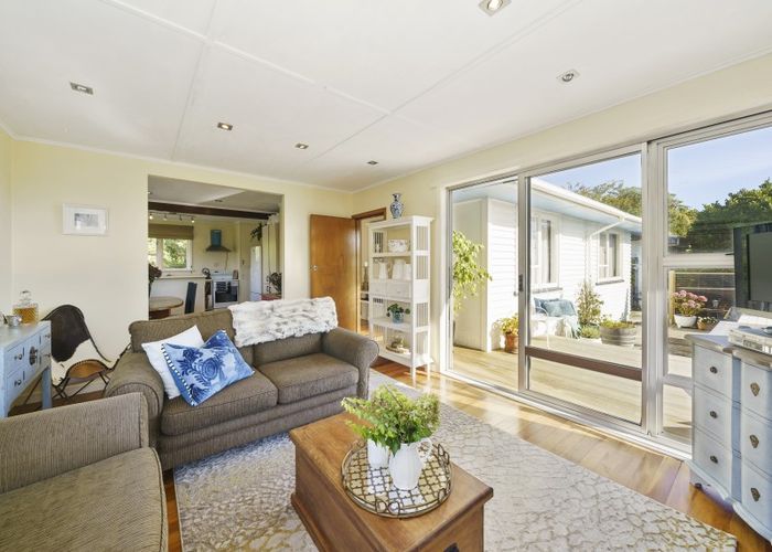  at 8 Balmain Street, Newlands, Wellington