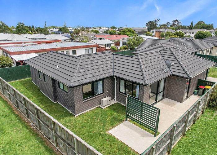  at 4/5 Mahana Road, St Andrews, Hamilton