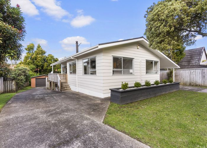  at 26 & 26a Mirrabooka Avenue, Botany Downs, Manukau City, Auckland