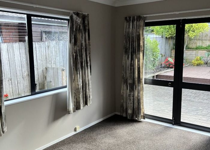  at 2/25 Nicholas Road, Somerville, Manukau City, Auckland