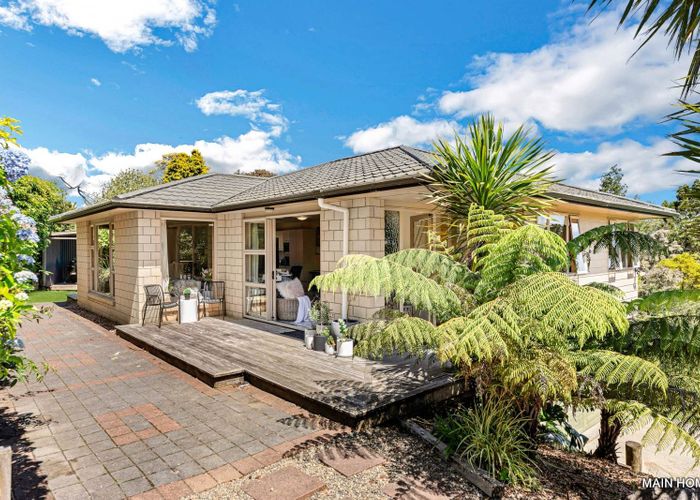  at 86 Albany Highway, Greenhithe, Auckland