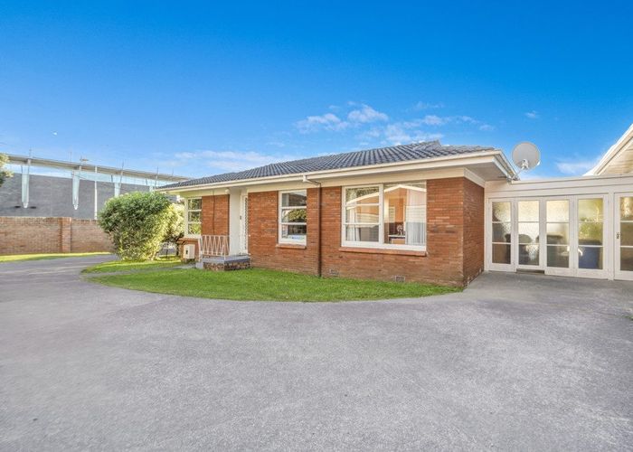  at 1/5 Wairau Road, Milford, North Shore City, Auckland
