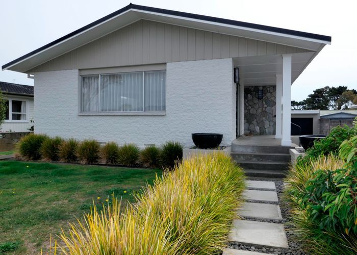  at 77 Gray Av, Paraparaumu Beach, Kapiti Coast, Wellington