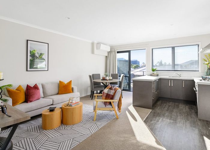  at 6/16 Jones Crescent, Melville, Hamilton