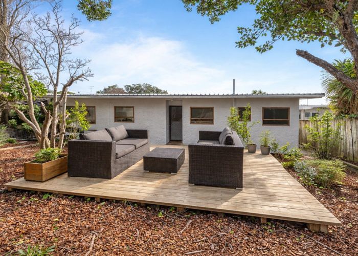  at 2/867 Beach Road, Torbay, North Shore City, Auckland