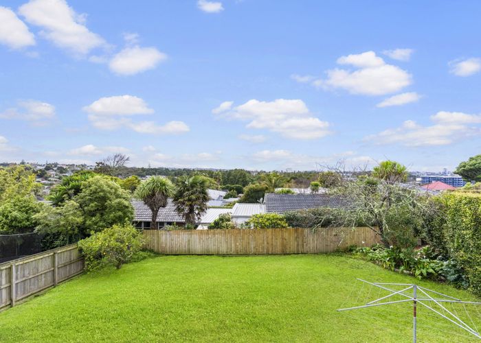  at 3 Alton Avenue, Hillcrest, Auckland