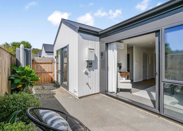  at 2/6 Exchange Street, Ebdentown, Upper Hutt, Wellington