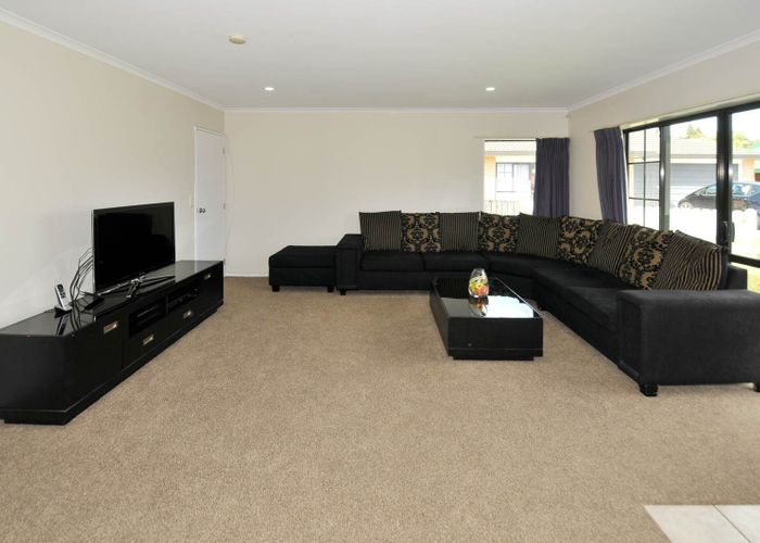  at 4/11 Roanoke Way, Albany, Auckland