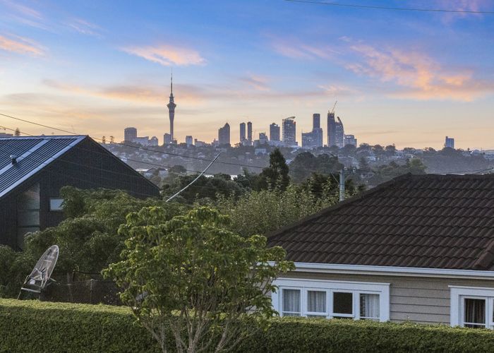  at 54 Tahapa Crescent, Meadowbank, Auckland