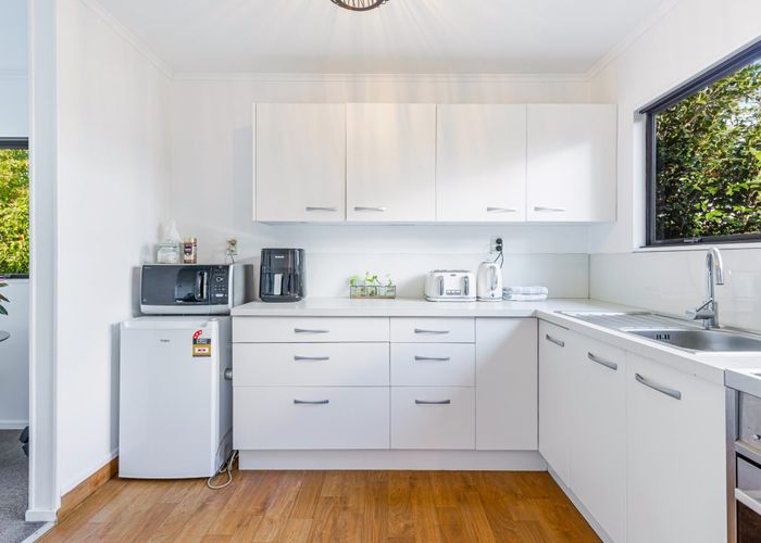  at 1/6 Peterhouse Place, West Harbour, Auckland