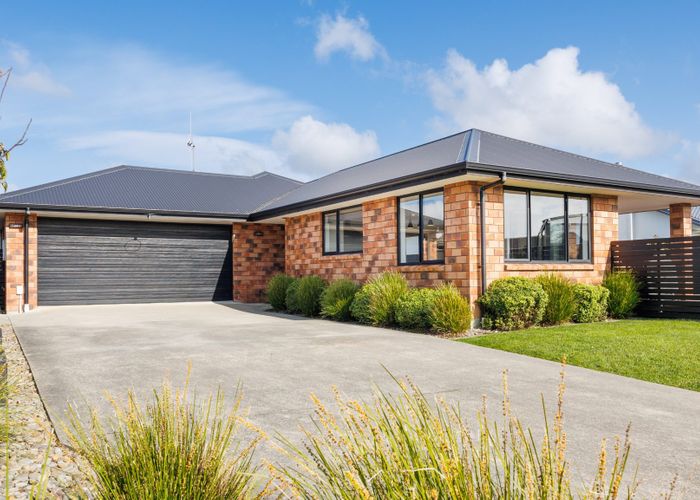  at 35 Chestnut Close, Kelvin Grove, Palmerston North