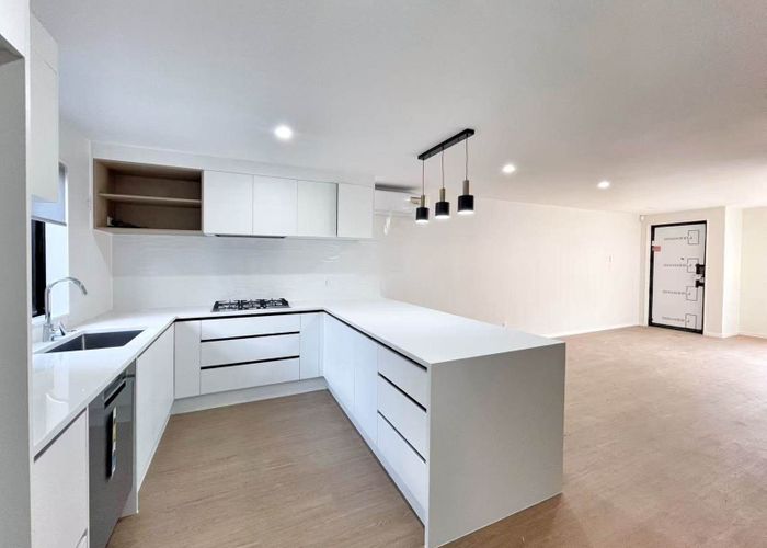  at 8D Bolton Place, Otara, Manukau City, Auckland