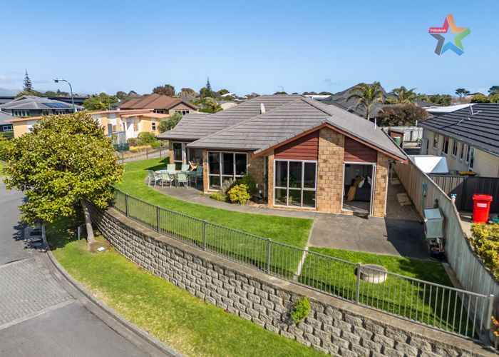  at 27 Simpson Crescent, Raumati Beach, Paraparaumu