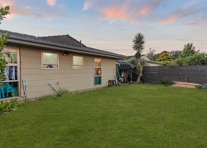  at 1/41 Challen Close, Conifer Grove, Papakura, Auckland