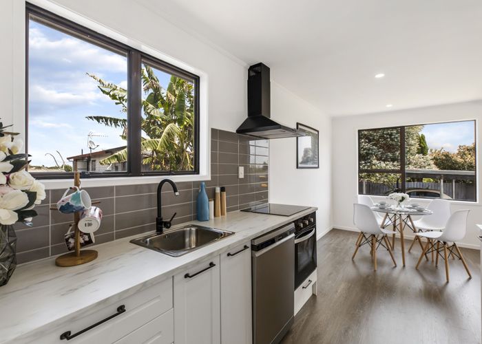  at 2/39 Taitimu Drive, Weymouth, Auckland