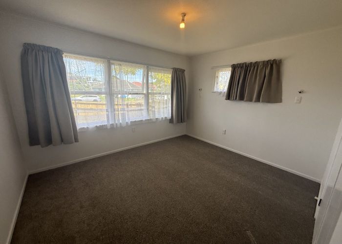  at 15 Julian Place, Otara, Auckland