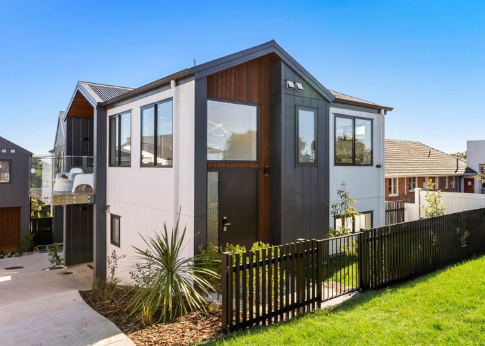  at 21A Knights Road, Rothesay Bay, North Shore City, Auckland
