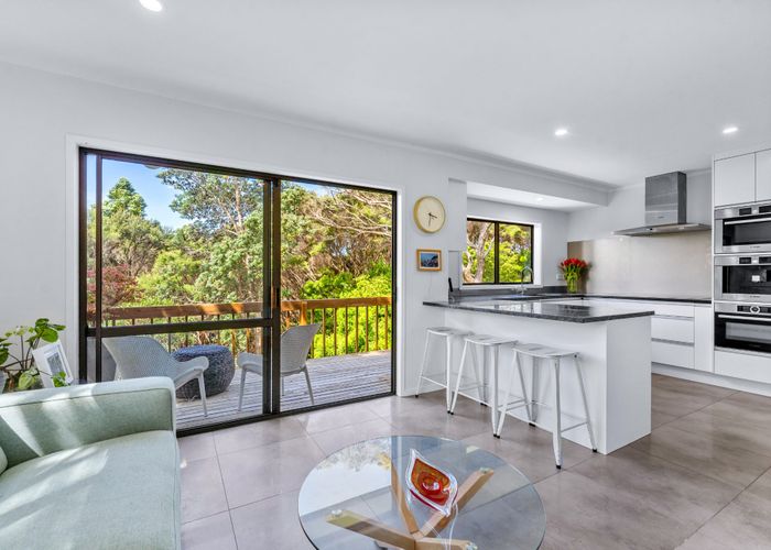  at 1 Mosman Place, Chatswood, Auckland