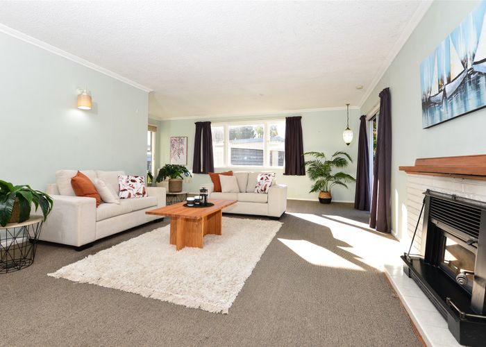  at 82 Mount View Road, Melville, Hamilton