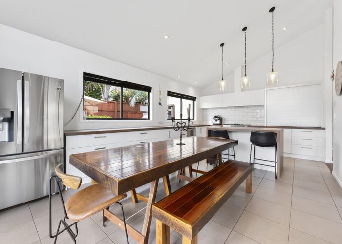  at 18 St Johns Heights, Otamatea, Whanganui