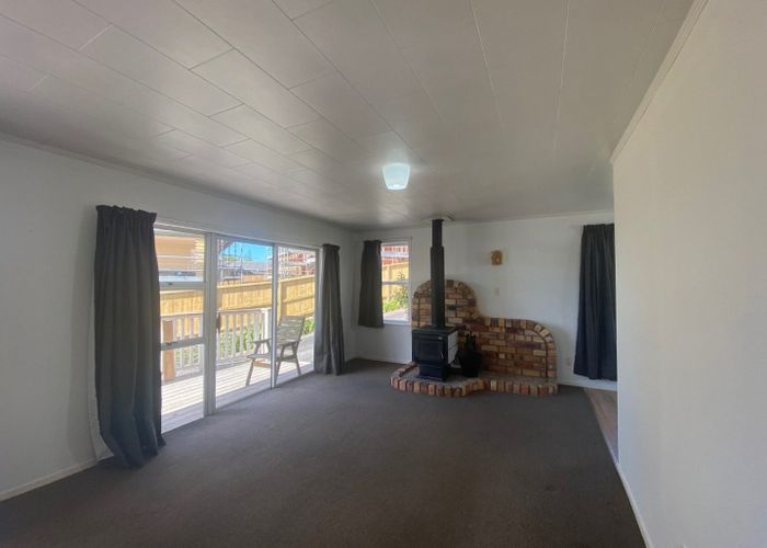  at 8 Silver Birch Rise, Henderson, Waitakere City, Auckland