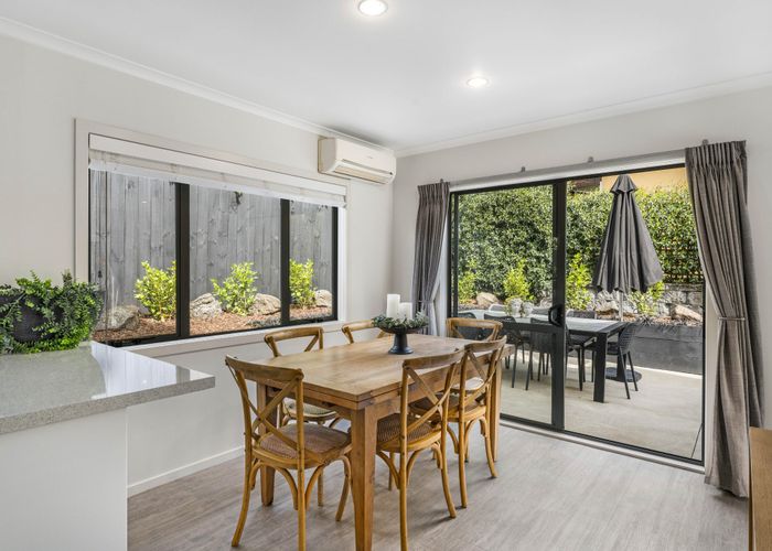  at 2/11 Panorama Road, Mount Wellington, Auckland