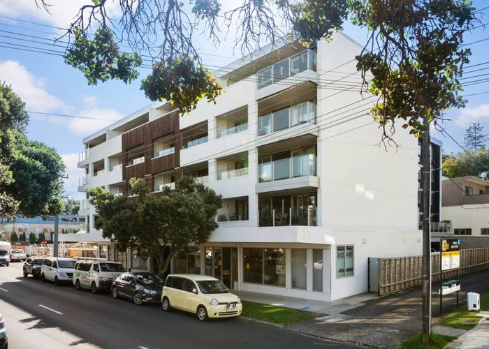  at 211/25 Bute Road, Browns Bay, Auckland