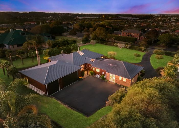  at 18 Burgundy Park Avenue, Henderson, Auckland