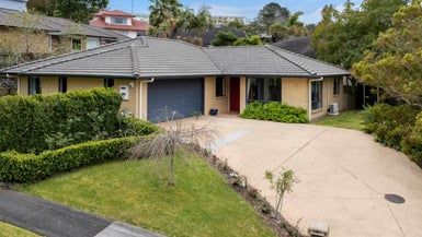  at 35 Woodridge Avenue, Northcross, Auckland