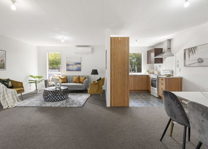  at 2/4 Hall Avenue, Māngere, Auckland