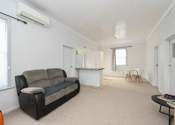  at 8 Chaucer Road South, Hospital Hill, Napier