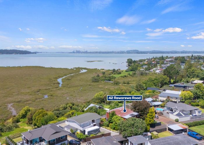  at 42 Rewarewa Road, Te Atatu Peninsula, Waitakere City, Auckland