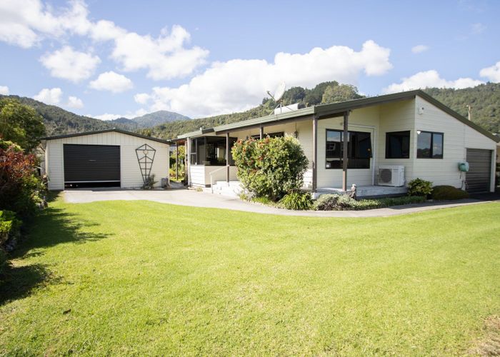  at 8 Seaview Avenue, Te Puru, Thames