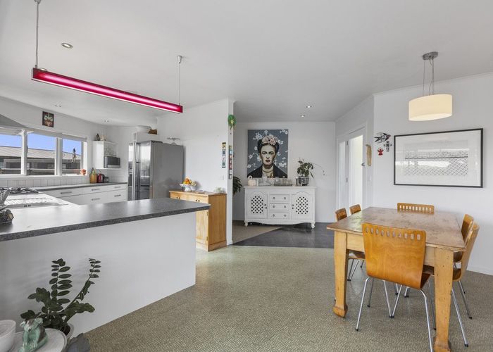  at 8 Blenheim Place, Vogeltown, New Plymouth, Taranaki