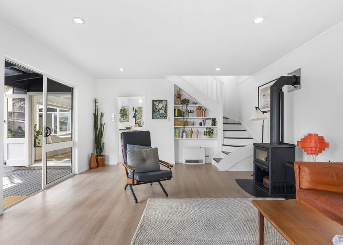  at 39 Island Bay Road, Beach Haven, Auckland