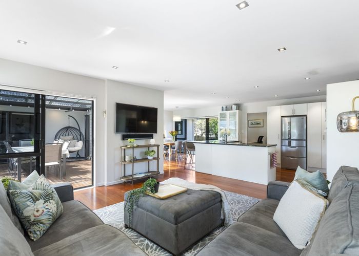  at 43 Kenmure Avenue, Forrest Hill, Auckland