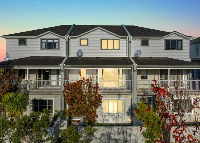  at 2/11 Hatfield Place, Albany, North Shore City, Auckland