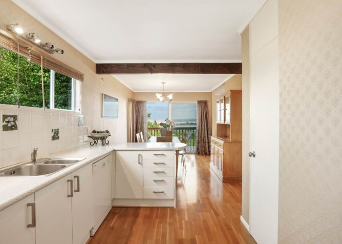 at 37 Hadfield Street, Beach Haven, Auckland