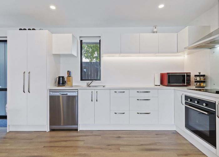 at 33 Cessna Crescent, Mangere, Auckland