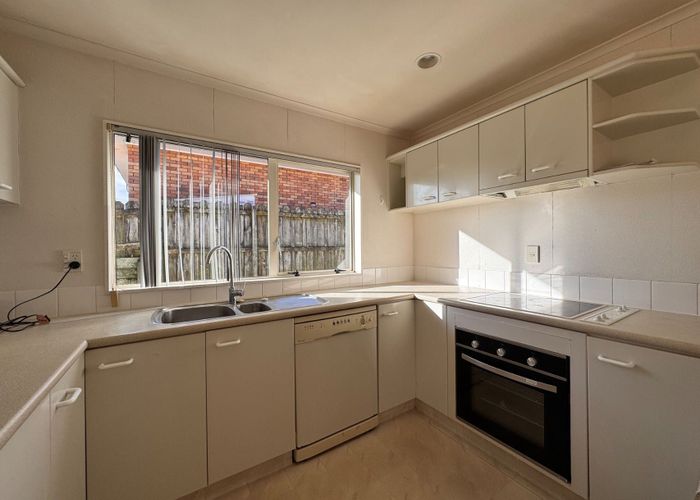  at 2/7 West Fairway, Golflands, Manukau City, Auckland
