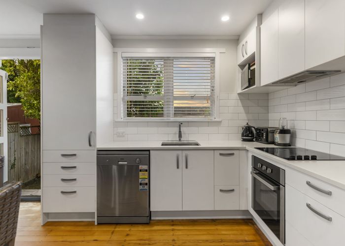  at 20 Royal View Road, Te Atatu South, Auckland