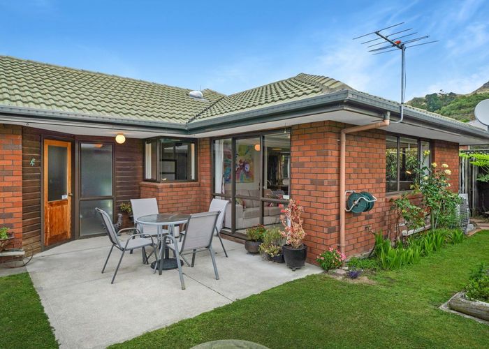  at 2/47 Laing Crescent, Heathcote Valley, Christchurch
