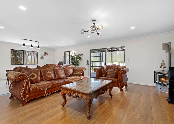  at 8 Baulcomb Parade, Windsor Park, Auckland