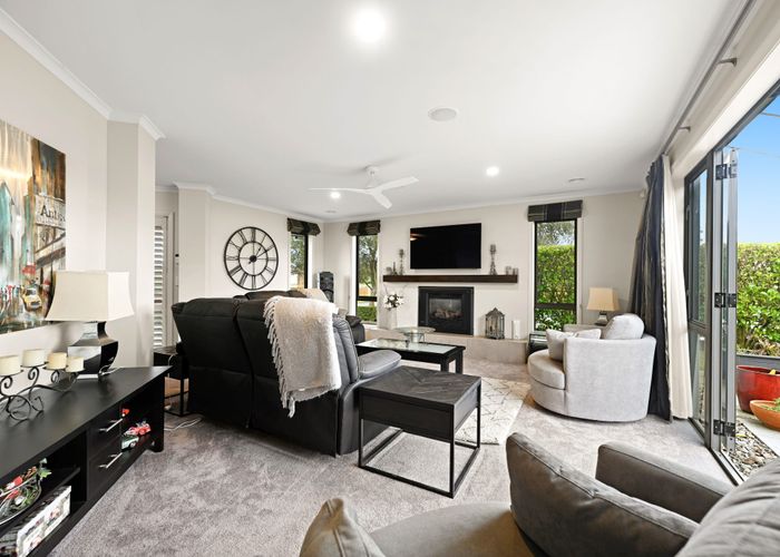  at 7 St James Drive, Huntington, Hamilton